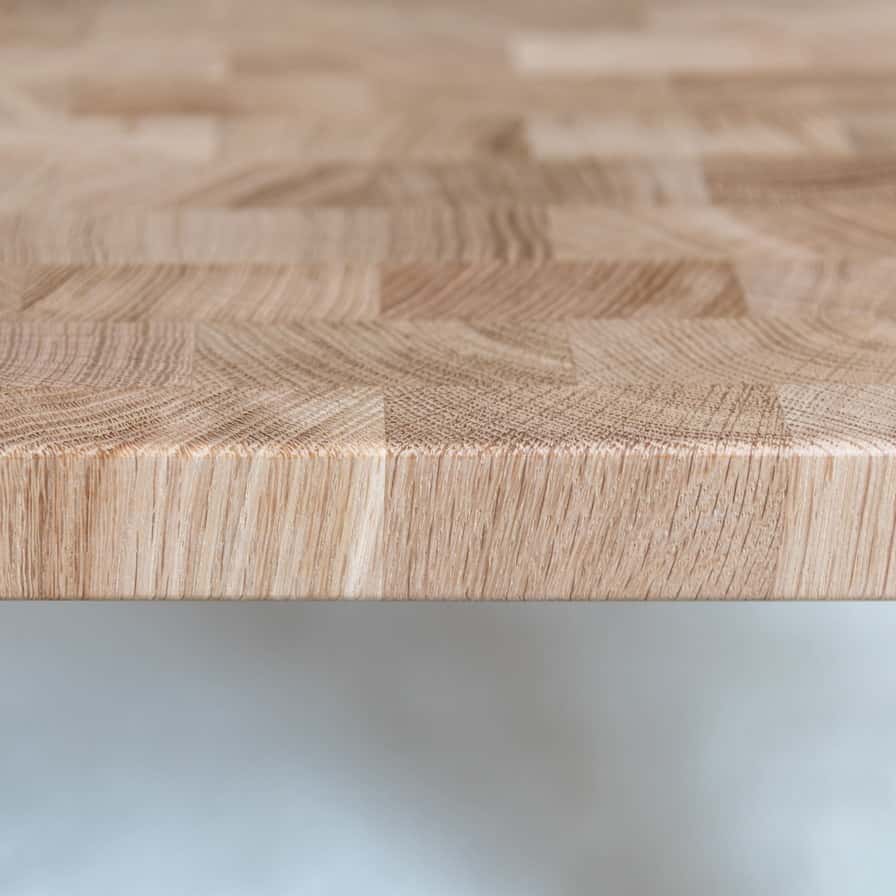 Detalj masivne lijepljene ploče od hrasta
